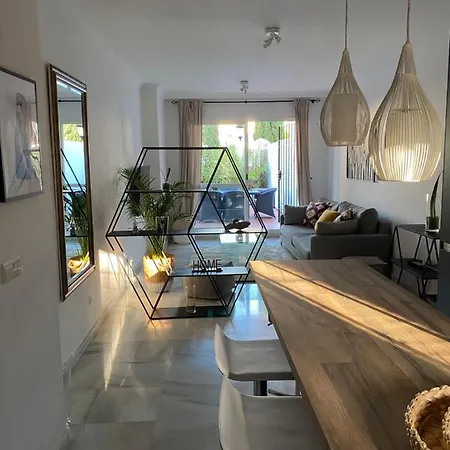 Senorio De Gonzaga - Hopland Apartment